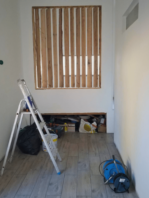 Rénovation intérieure complète avec pose de cloisons et aménagement sur mesure réalisés par GS Rénovation à Mèze